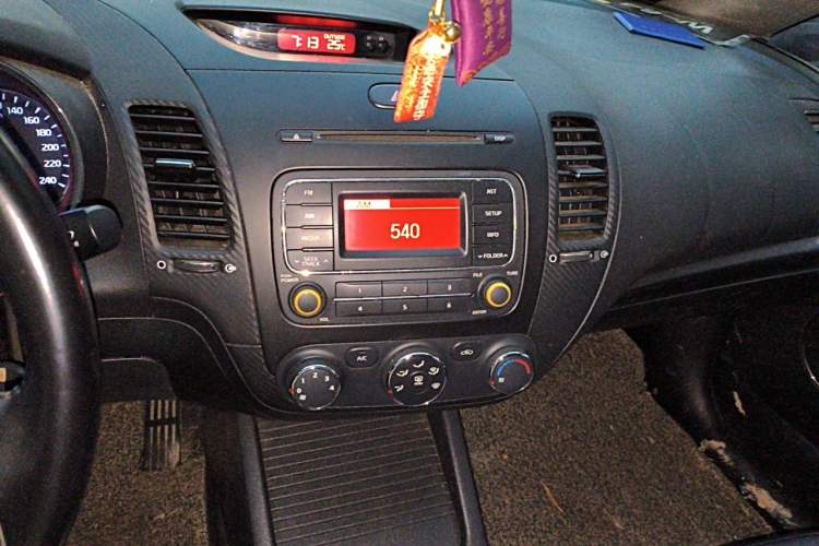 Used Kia K3 2013 1.6L Manual GLS Audio And AC Panel