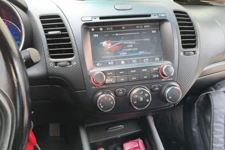 Used Kia K3 2013 1.6L Manual GLS Audio And AC Panel