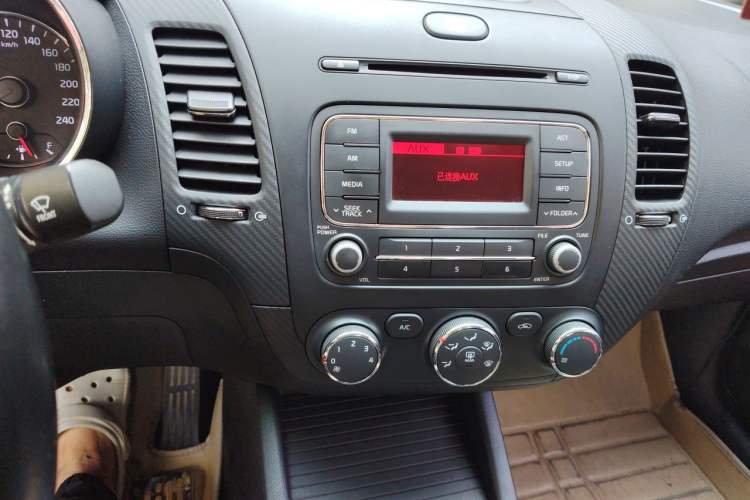 Used Kia K3 2013 1.6L Manual GLS Audio And AC Panel