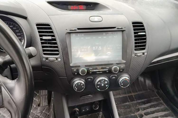 Used Kia K3 2013 1.6L Manual GLS Audio And AC Panel