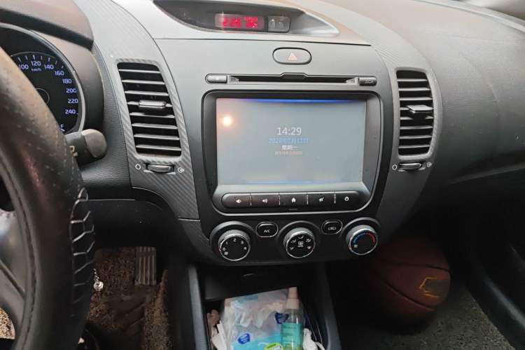 Used Kia K3 2013 1.6L Manual GLS Audio And AC Panel
