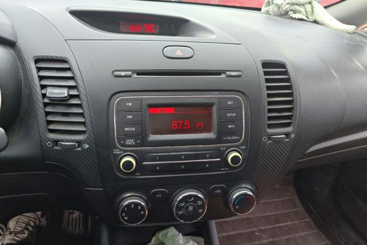 Used Kia K3 2013 1.6L Manual GLS Audio And AC Panel