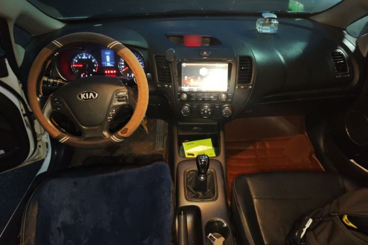 Used Kia K3 2013 1.6L Manual GLS Center Console