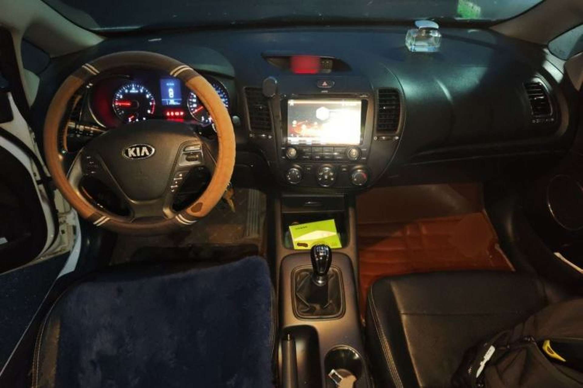 Used Kia K3 2013 1.6L Manual GLS Center Console