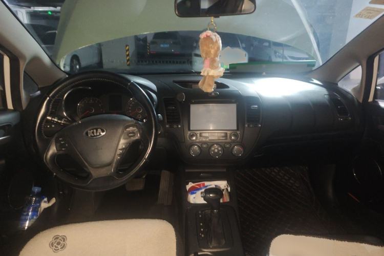 Used Kia K3 2013 1.6L Automatic GLS Center Console
