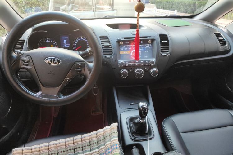 Used Kia K3 2013 1.6L Manual GLS Center Console