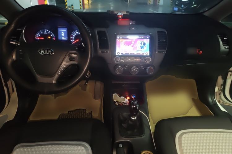 Used Kia K3 2013 1.6L Manual GLS Center Console