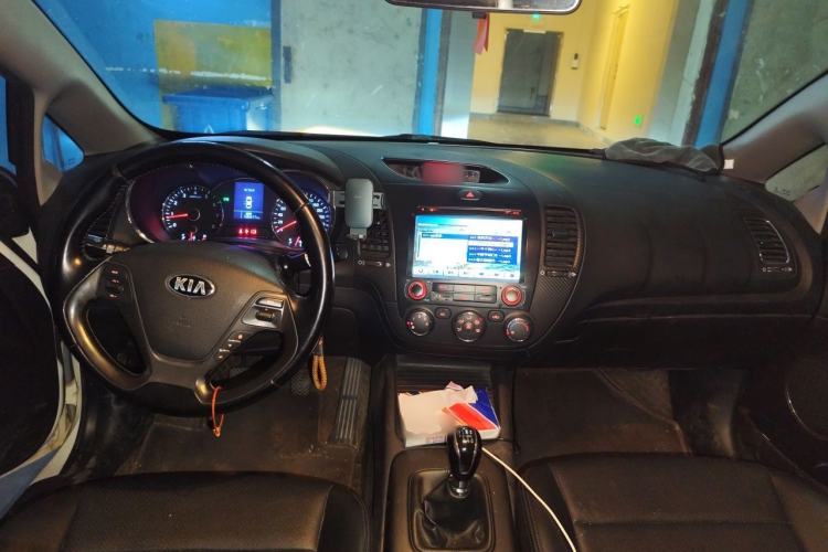 Used Kia K3 2013 1.6L Manual GLS Center Console