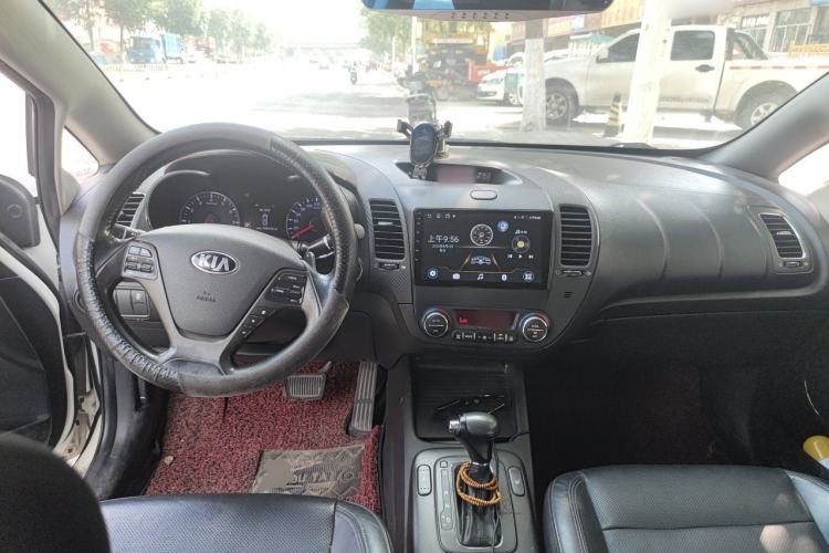 Used Kia K3 2013 1.6L Automatic GLS Center Console