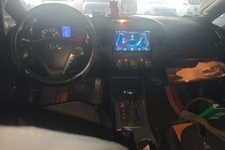 Used Kia K3 2013 1.6L Automatic GLS Center Console