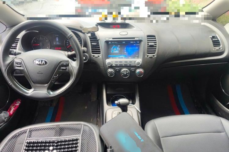 Used Kia K3 2013 1.6L Automatic GLS Center Console
