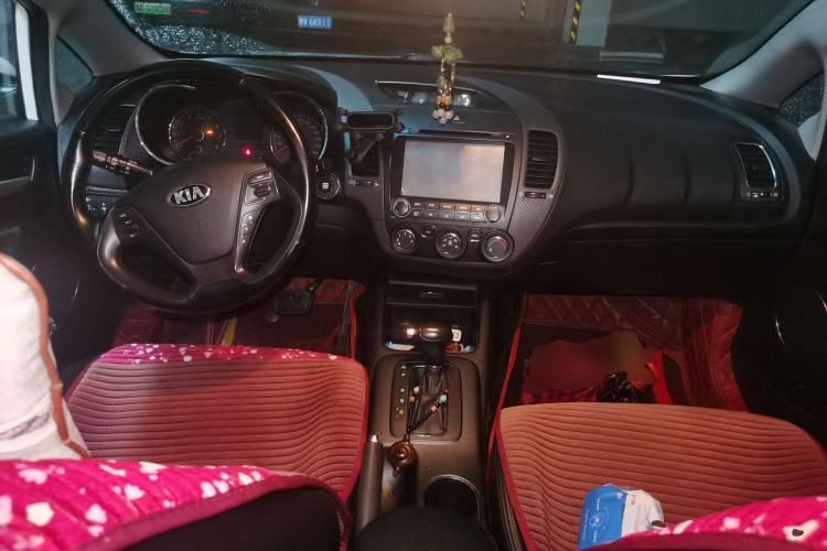 Used Kia K3 2013 1.6L Automatic GLS Center Console