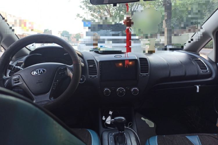 Used Kia K3 2013 1.6L Automatic GLS Center Console
