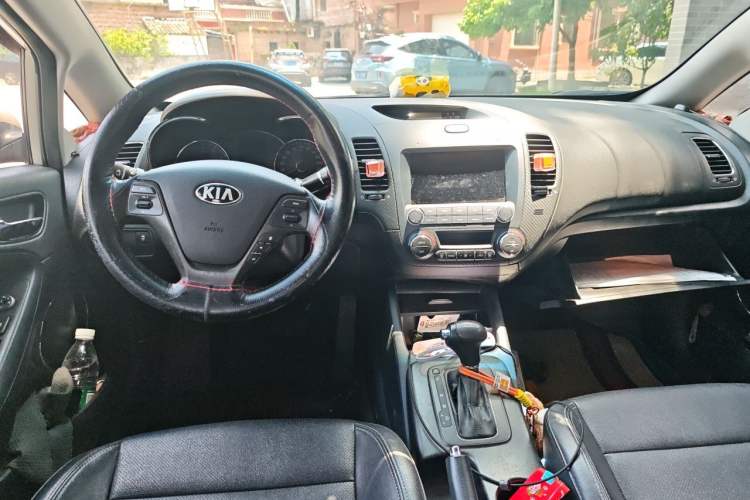 Used Kia K3 2013 1.6L Automatic DLX Center Console
