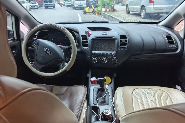 Used Kia K3 2013 1.6L Automatic GL Center Console