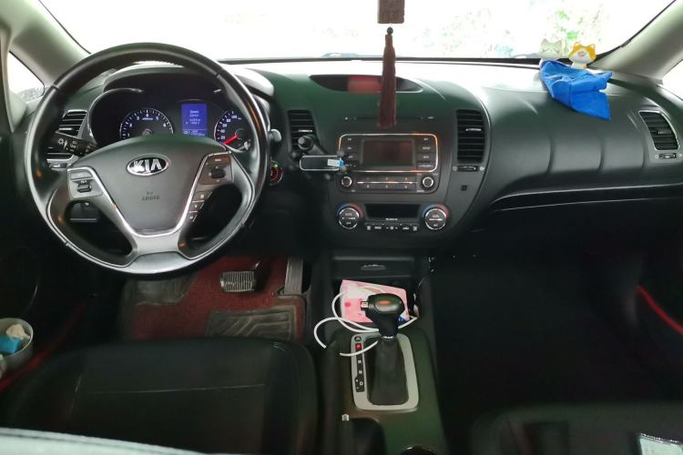 Used Kia K3 2013 1.6L Automatic DLX Center Console