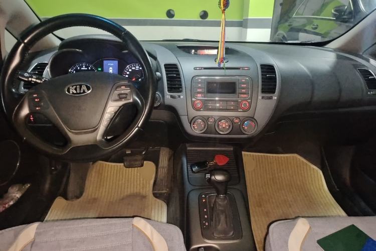Used Kia K3 2013 1.6L Automatic GLS Center Console