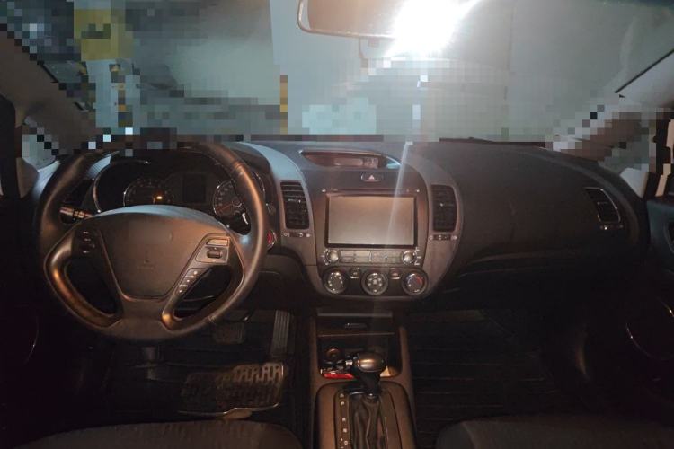 Used Kia K3 2013 1.6L Automatic GLS Center Console