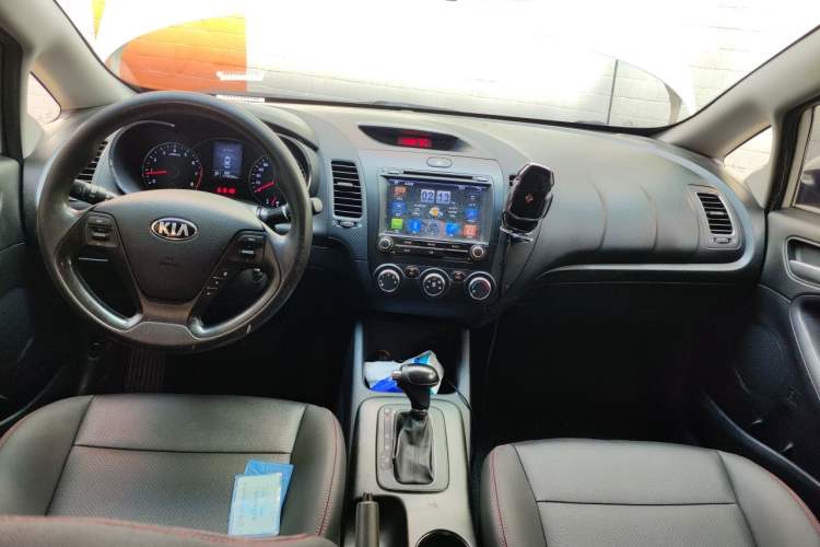 Used Kia K3 2013 1.6L Automatic GL Center Console