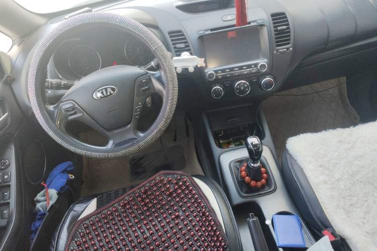 Used Kia K3 2013 1.6L Manual GLS Center Console