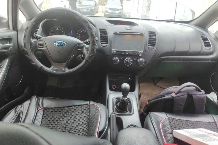 Used Kia K3 2013 1.6L Manual GLS Center Console