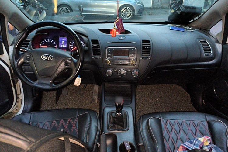 Used Kia K3 2013 1.6L Manual GLS Center Console