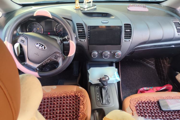 Used Kia K3 2013 1.6L Automatic GLS Center Console