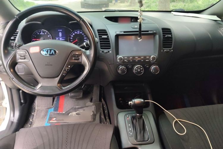 Used Kia K3 2013 1.6L Automatic GLS Center Console