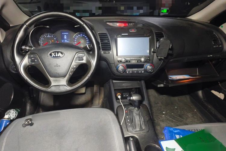 Used Kia K3 2013 1.6L Automatic DLX Center Console