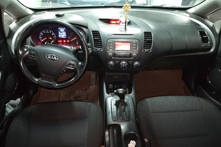 Used Kia K3 2013 1.6L Automatic GLS Center Console