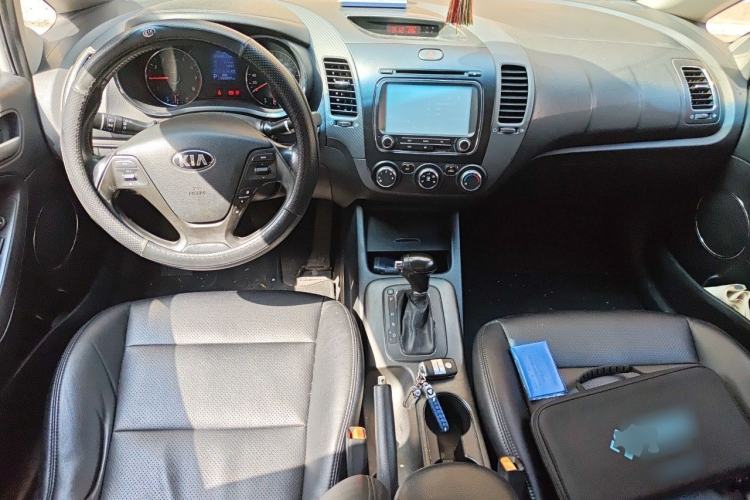 Used Kia K3 2013 1.6L Automatic GLS Center Console