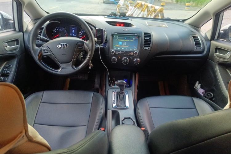 Used Kia K3 2013 1.6L Automatic GL Center Console