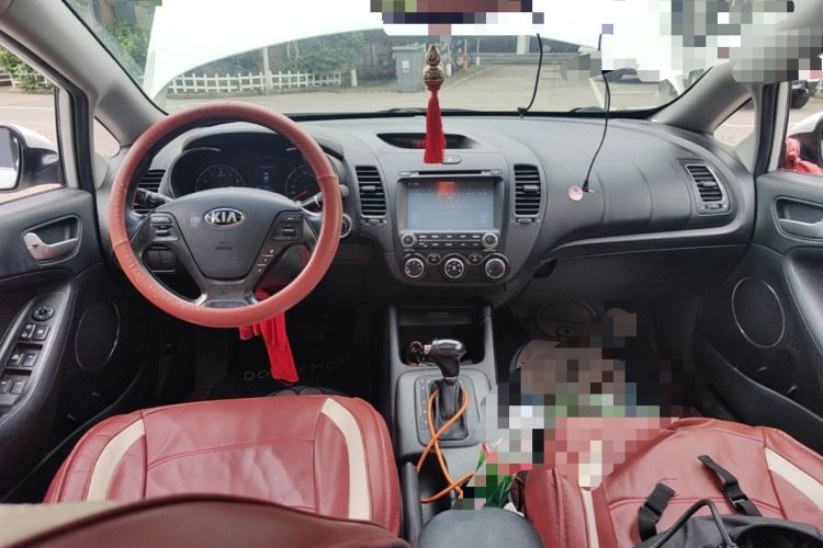Used Kia K3 2013 1.6L Automatic GLS Center Console