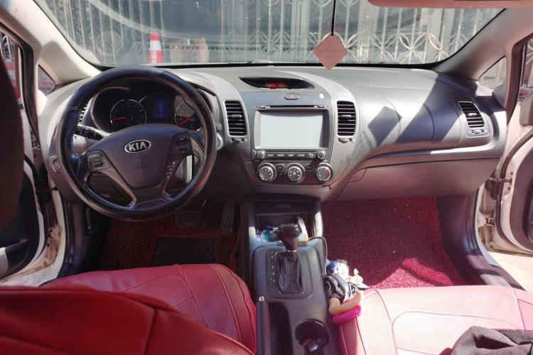 Used Kia K3 2013 1.6L Automatic GLS Center Console