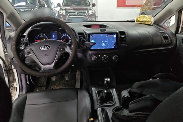 Used Kia K3 2013 1.6L Manual GLS Center Console
