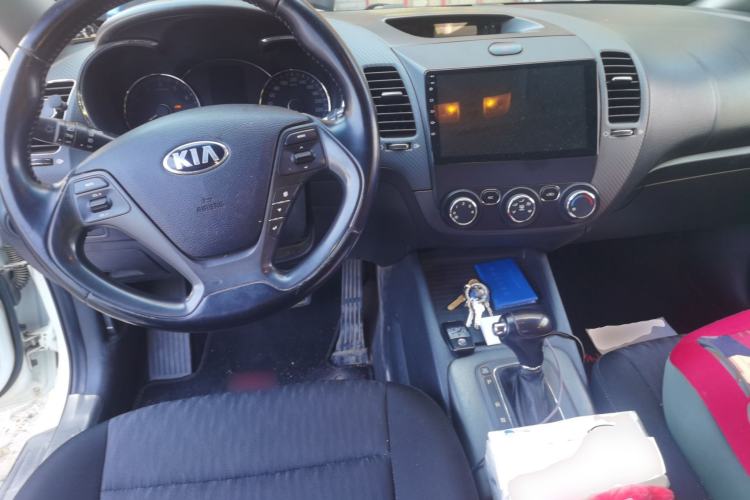 Used Kia K3 2013 1.6L Automatic GLS Center Console