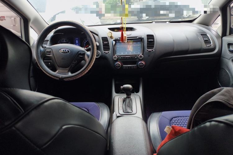 Used Kia K3 2013 1.6L Automatic DLX Center Console