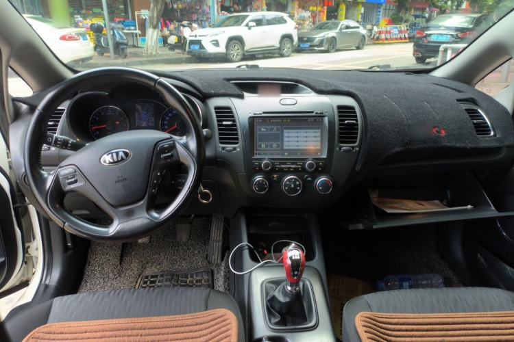 Used Kia K3 2013 1.6L Manual GLS Center Console