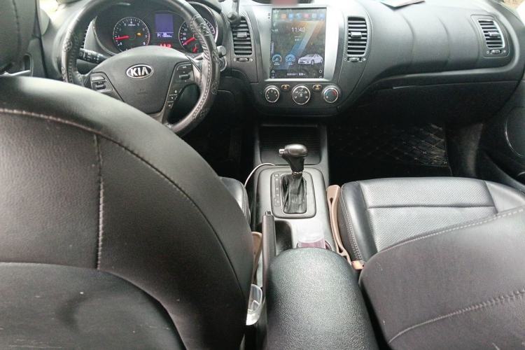 Used Kia K3 2013 1.6L Automatic GLS Center Console