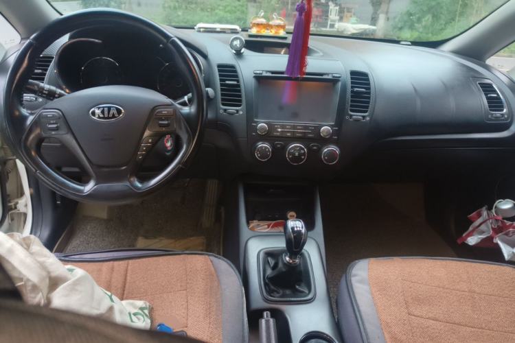 Used Kia K3 2013 1.6L Manual GLS Center Console