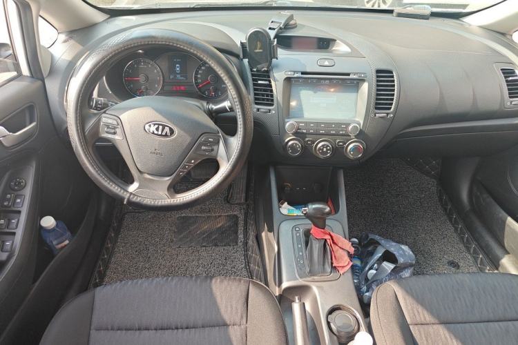 Used Kia K3 2013 1.6L Automatic GL Center Console