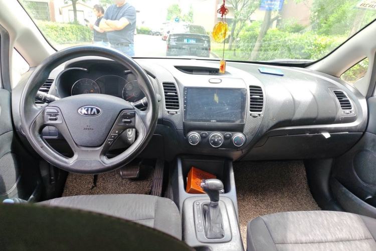 Used Kia K3 2013 1.6L Automatic GL Center Console