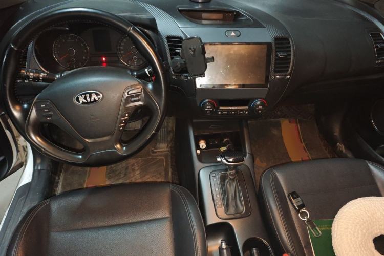 Used Kia K3 2013 1.6L Automatic DLX Center Console