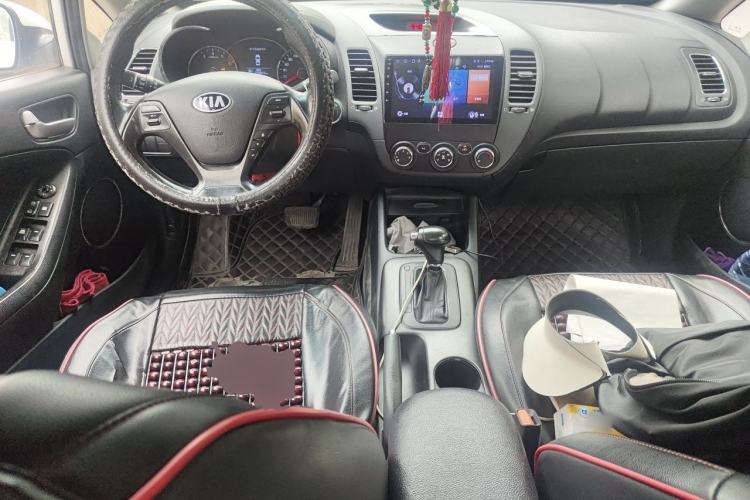 Used Kia K3 2013 1.6L Automatic GLS Center Console