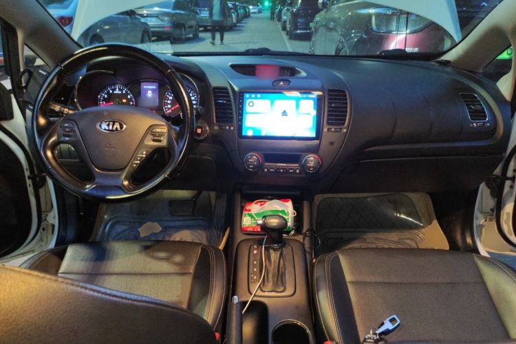 Used Kia K3 2013 1.6L Automatic DLX Center Console