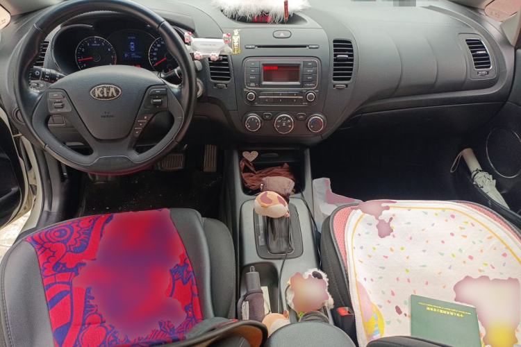 Used Kia K3 2013 1.6L Automatic GLS Center Console