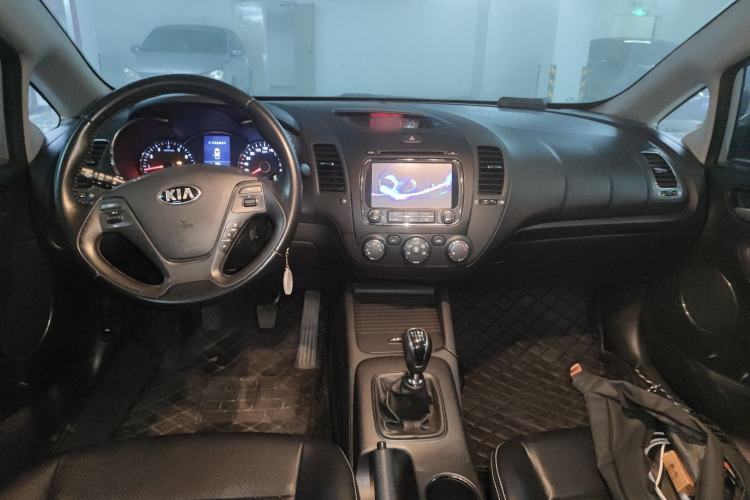 Used Kia K3 2013 1.6L Manual GLS Center Console