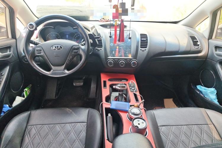 Used Kia K3 2013 1.6L Automatic GLS Center Console