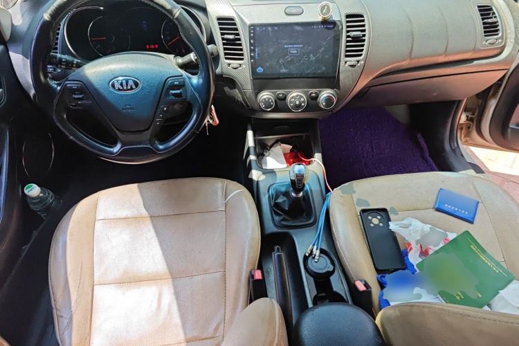 Used Kia K3 2013 1.6L Manual GLS Center Console