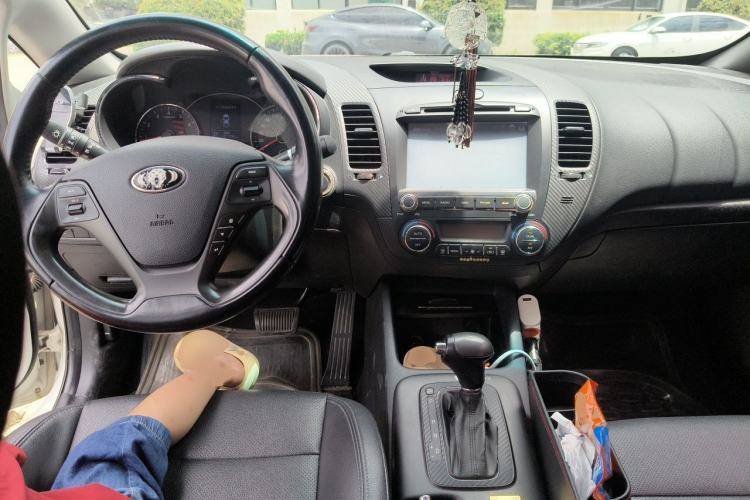 Used Kia K3 2013 1.6L Automatic DLX Center Console